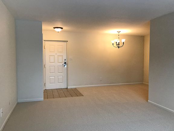 5th image of 200 Chapel Ct Unit 102