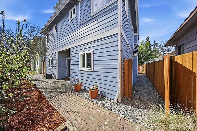 5th image of 8847 9th Avenue SW #A