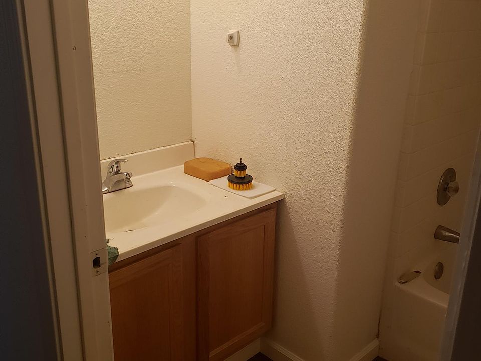 1st image of 2586 Royal Park Dr