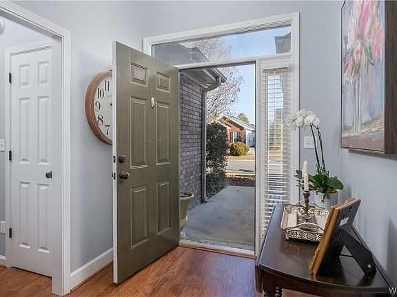 3rd image of 4907 Ross Cir