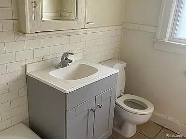5th image of 2919 Glendale St