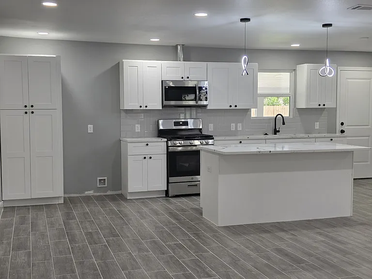 3914 Southlawn St — Photo 2