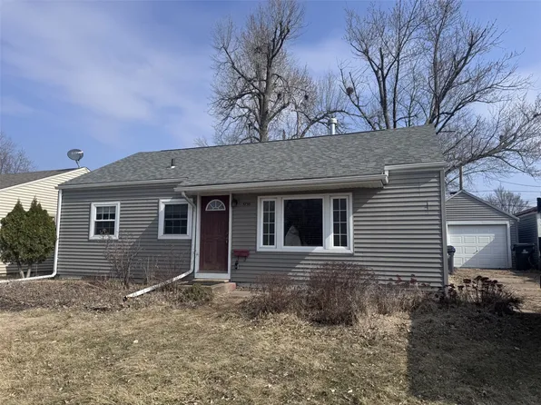 3735 Kencrest Dr NE, Cedar Rapids, IA 52402