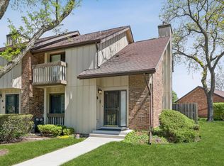 32 Kyle Ct #32, Willowbrook, IL 60527