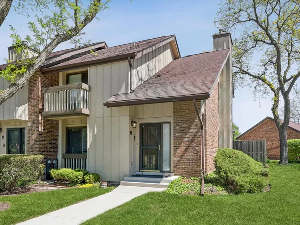 32 Kyle Ct #32, Willowbrook, IL 60527