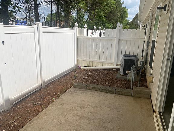 4th image of 3931 Fountain Village Ln