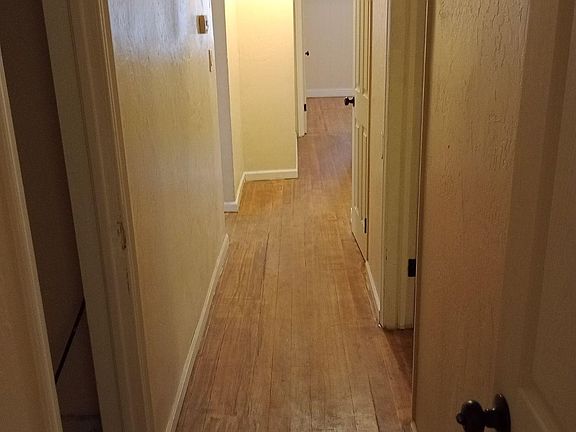 4th image of 612 N Poplar Ave