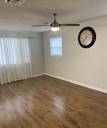 3rd image of 5257 Warwick Dr