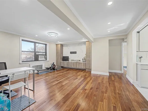 21102 73rd Avenue #3H, Oakland Gardens, NY 11364