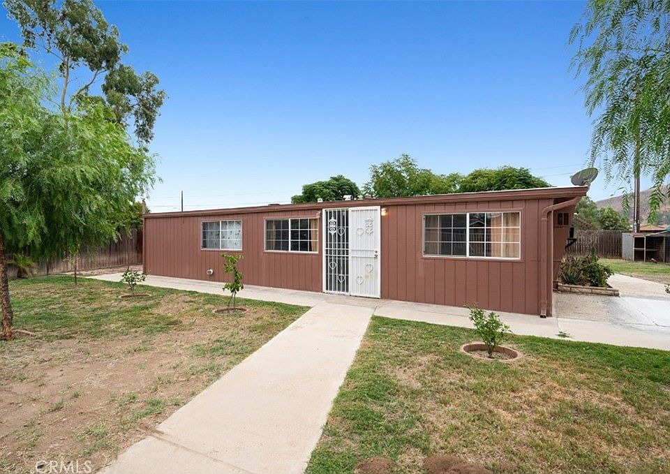 1st image of 26697 Amanda Ave