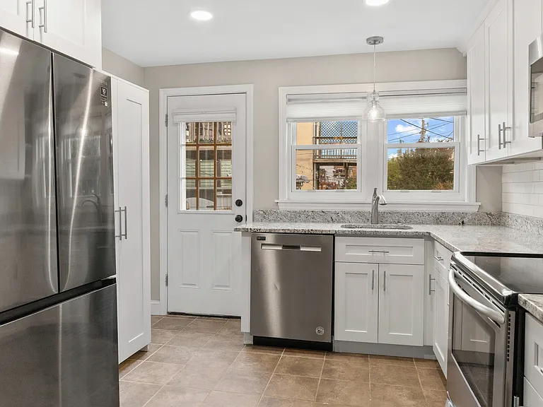 1524 E Clement St — Photo 9