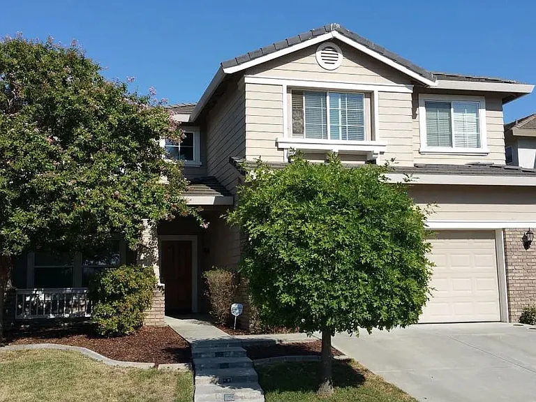 1437 Mayfield St — Photo 1