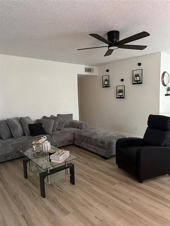 2 bed, 1.0 bath, 960 sqft, $1,500 — Photo 4
