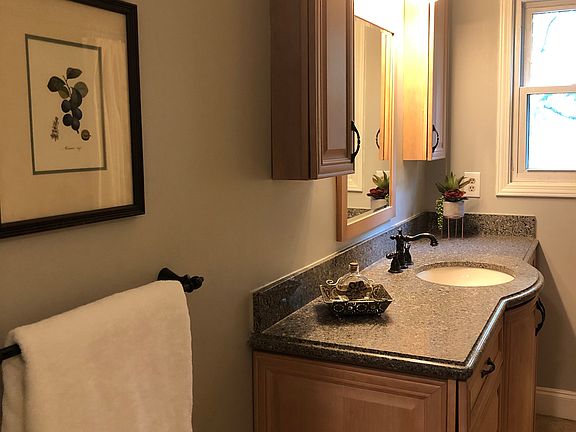 Full Bath/Bed on Main!