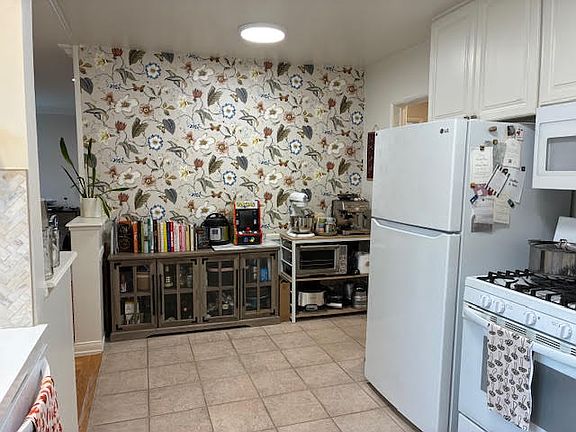 4th image of 4164 Madison Ave APT B