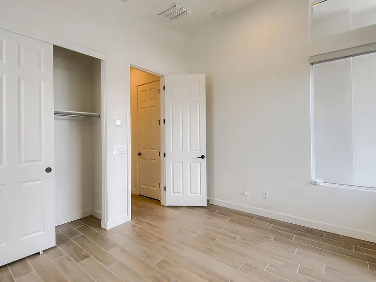 1005 E Paseo Way — Photo 44