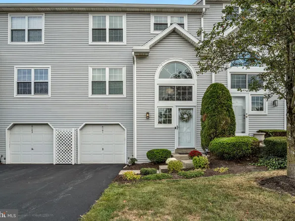 6141 Spring Knoll Dr, Harrisburg, PA 17111