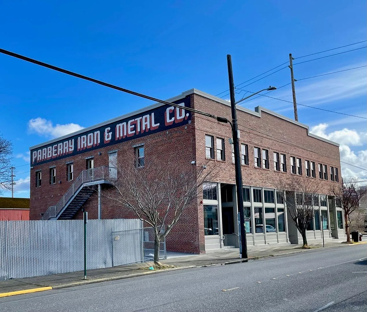 Parberry's Iron & Metal Apartments — Photo 2