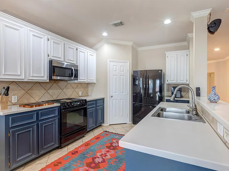 2911 Ashbrook Ln — Photo 7