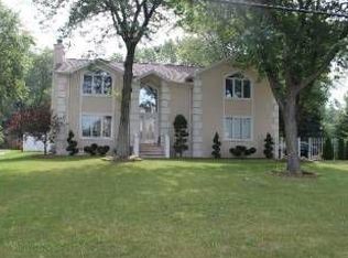 715 S Garden Ave, Roselle, IL