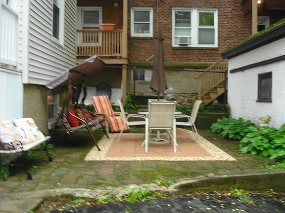 3rd image of 7 Roslyn Street Ct