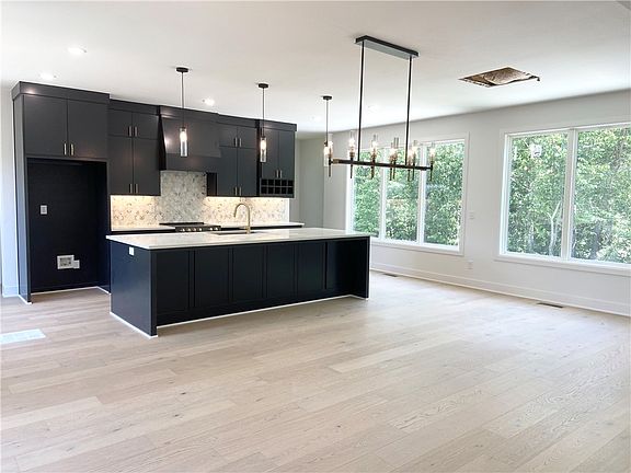 4th image of 39 Northfleet Dr