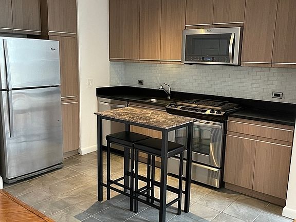 4th image of 66 Rockwell Pl APT 6P
