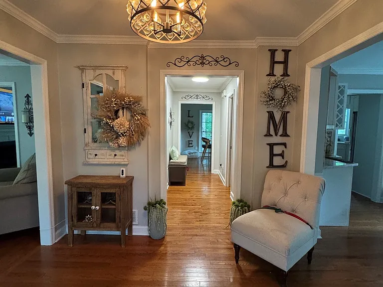 1240 Wynford Clny — Photo 2