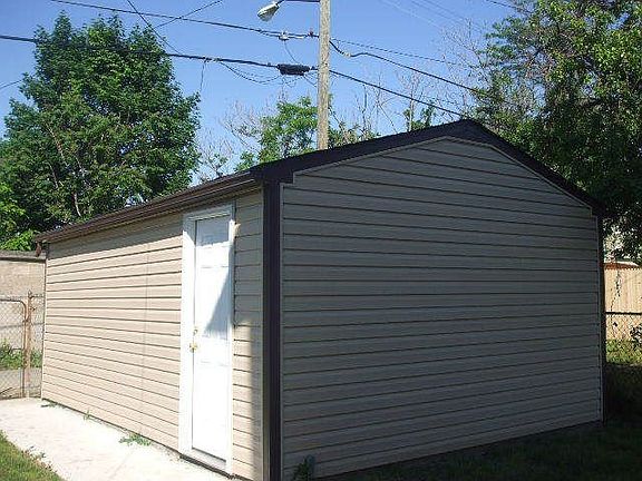 1 Car Garage