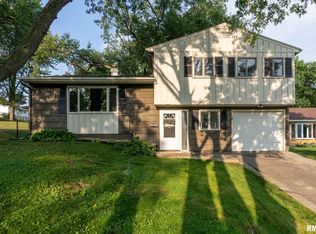 2117 Jersey Ridge Rd, Davenport, IA 52803