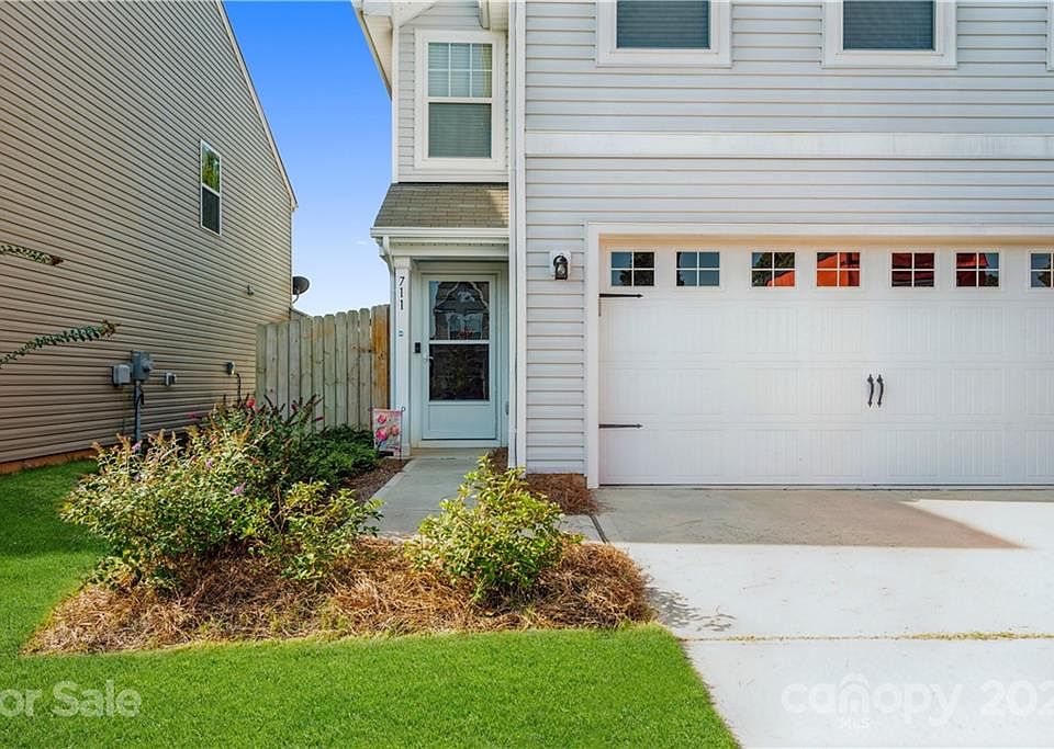 7-eleven type of business picture