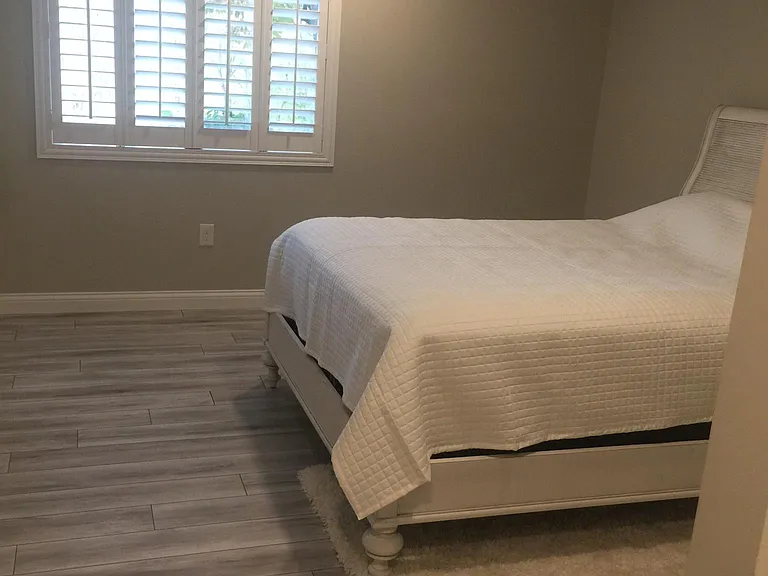 490 Lakeview Dr — Photo 8