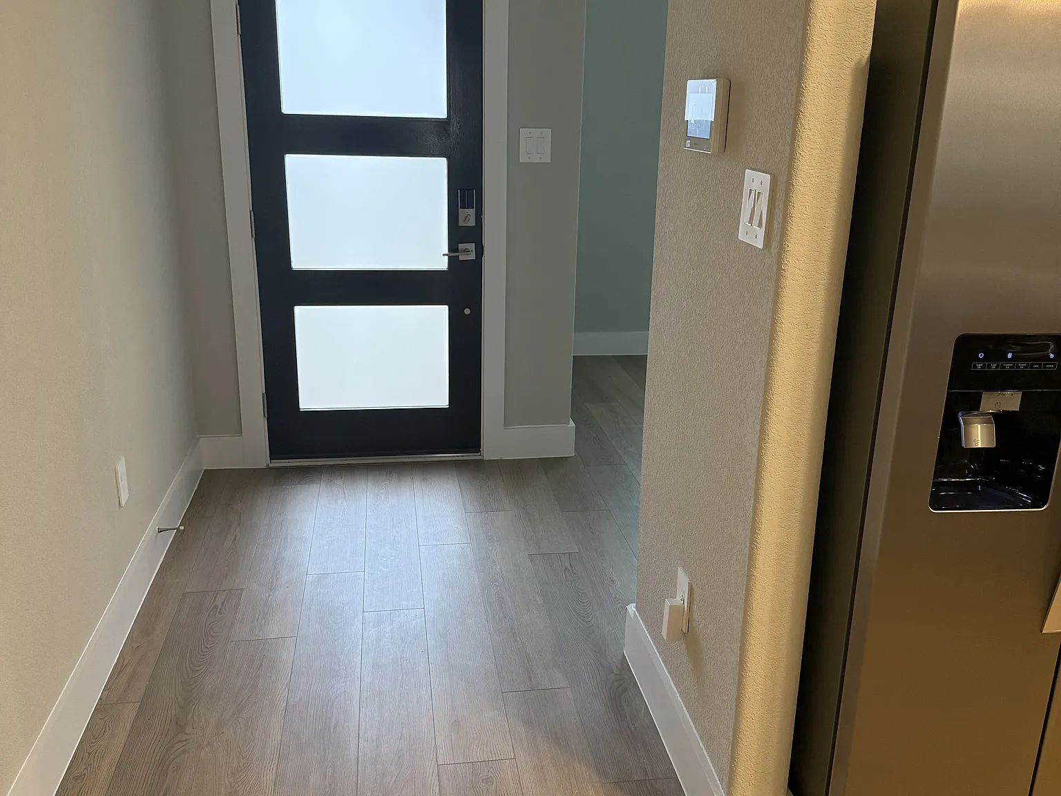 3 bed, 1790 sqft, $2,500 — Photo 2