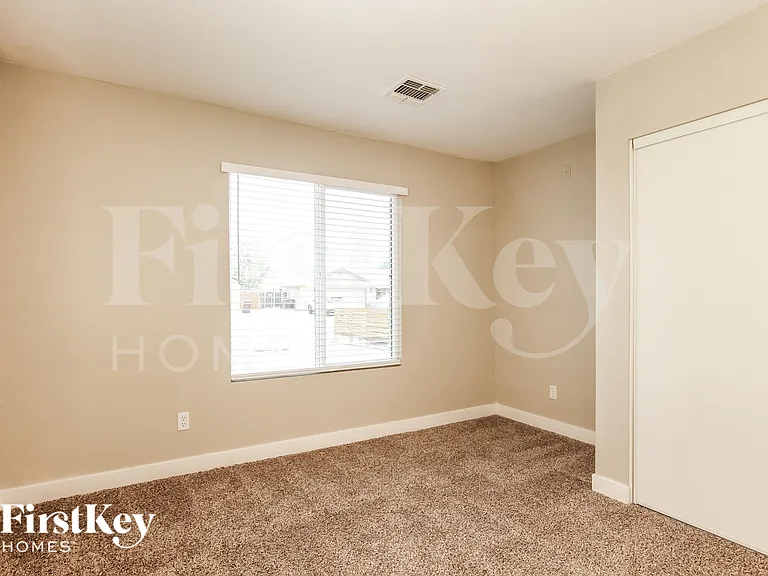 8038 W Windrose Dr — Photo 11