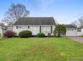 308 Netherfield St NW, Comstock Park, MI 49321