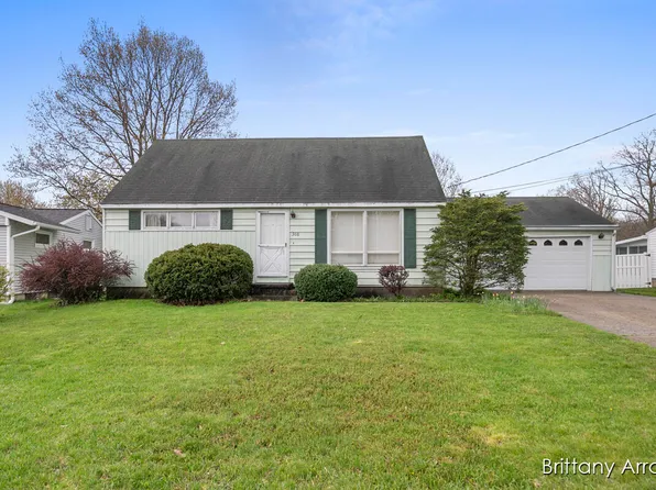 308 Netherfield St NW, Comstock Park, MI 49321
