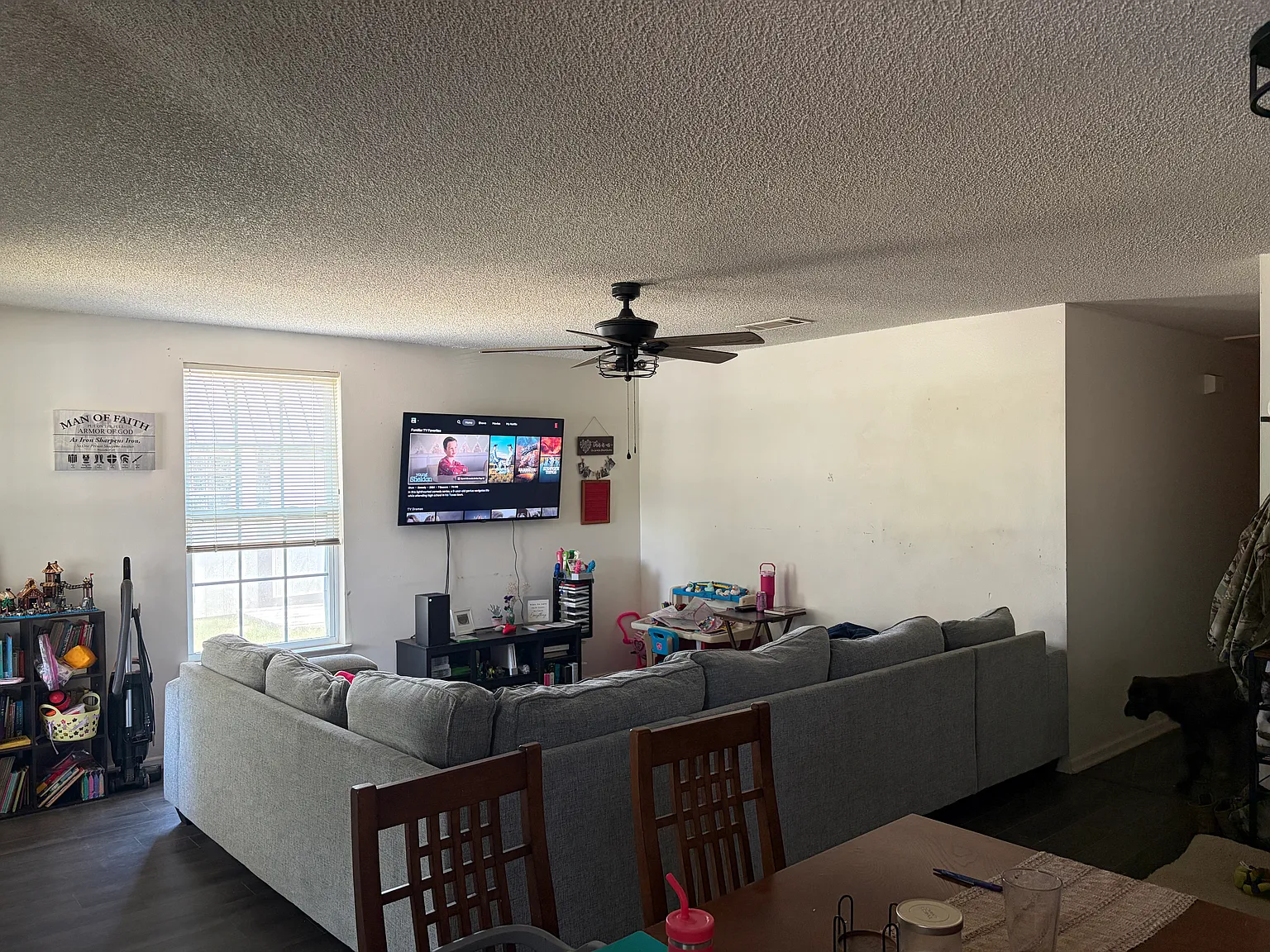 3 bed, 1090 sqft, $1,950 — Photo 2