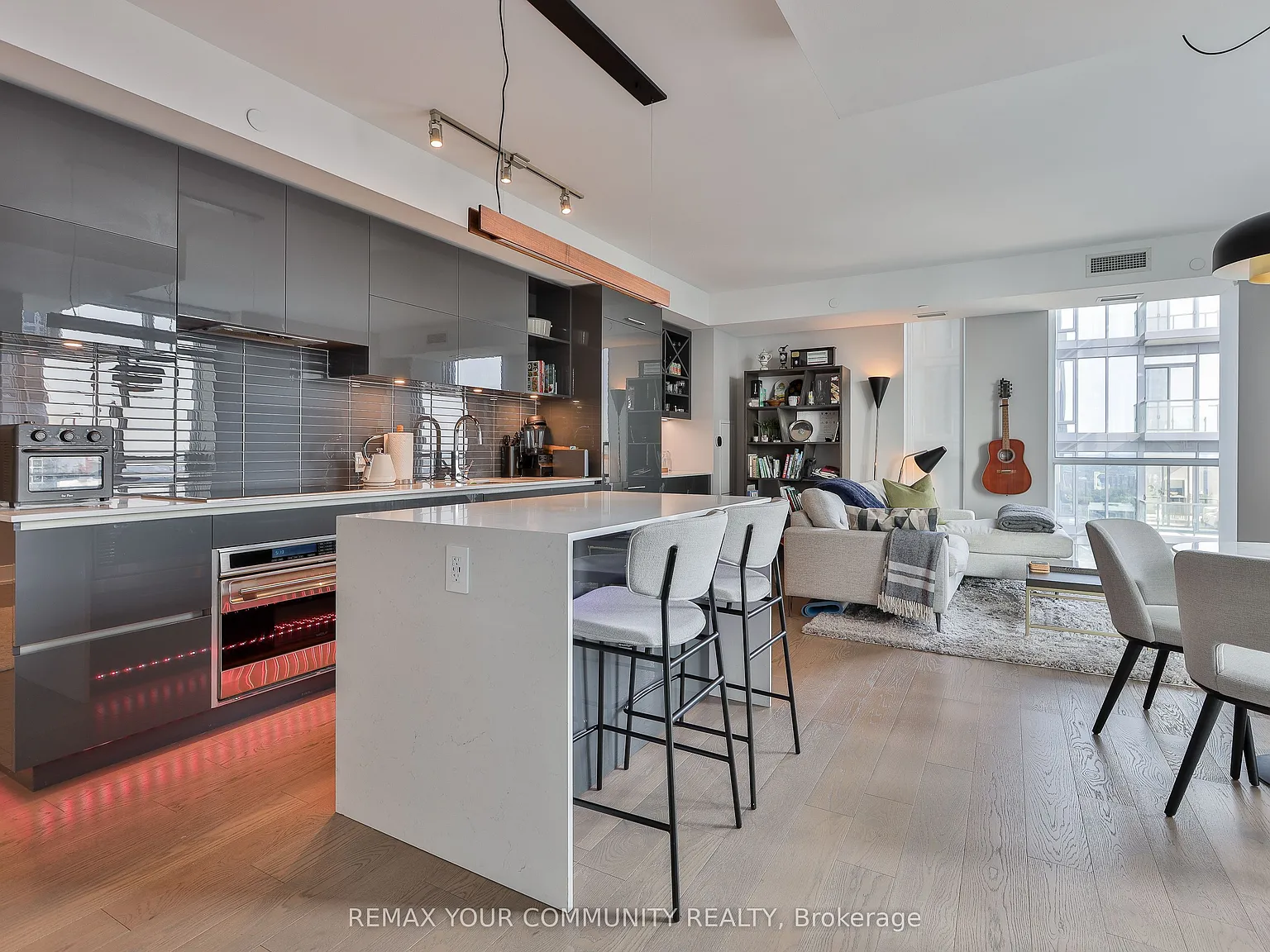 3 bed, $8,500 — Photo 2