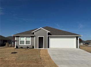 990 Sagely St, Prairie Grove, AR 72753