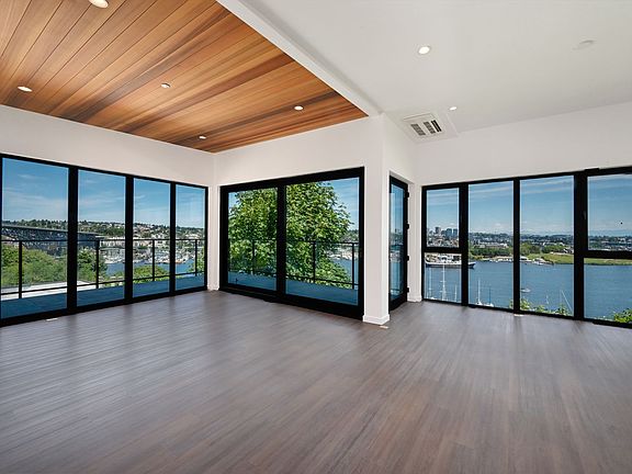 4th image of 2514 Dexter Ave N #2S