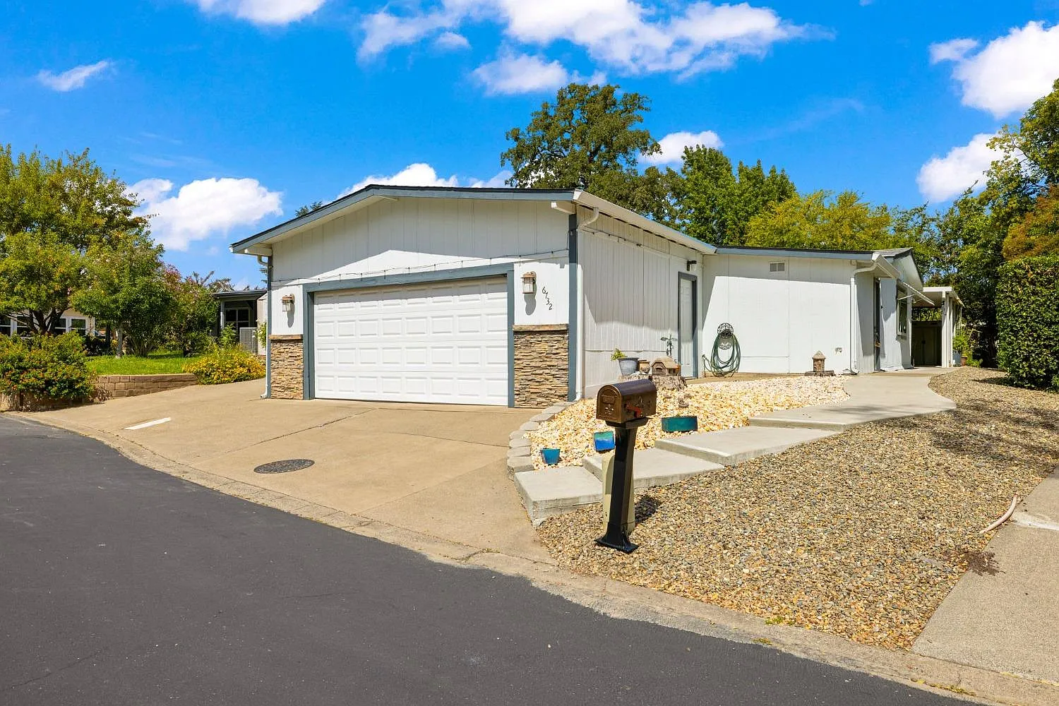 6732 Alden Ln photo 1