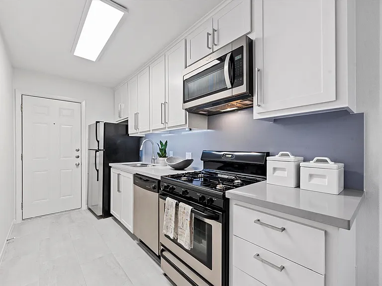 210 Emerson St #3 — Photo 2