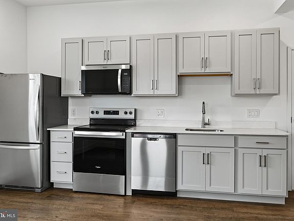 3rd image of 123 S Main St #10