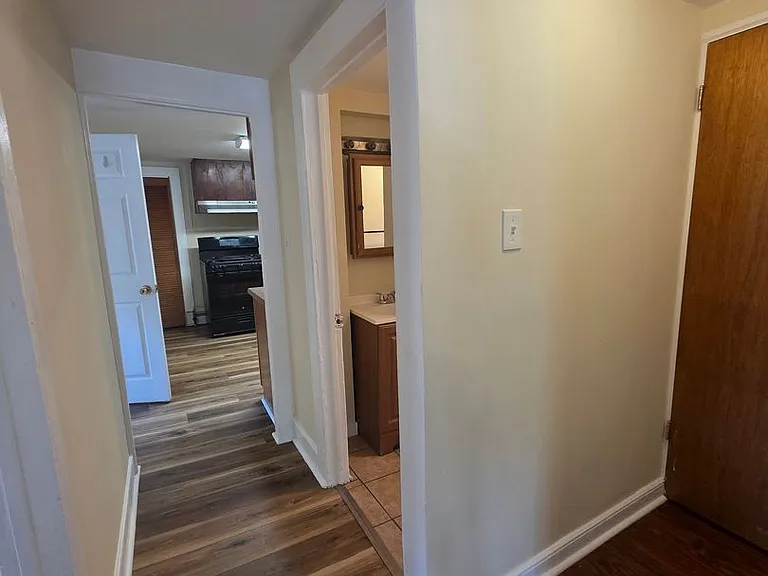 30 Delano St — Photo 5