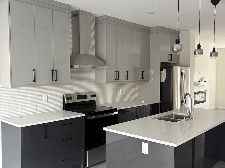 12115 93rd St NW — Photo 3