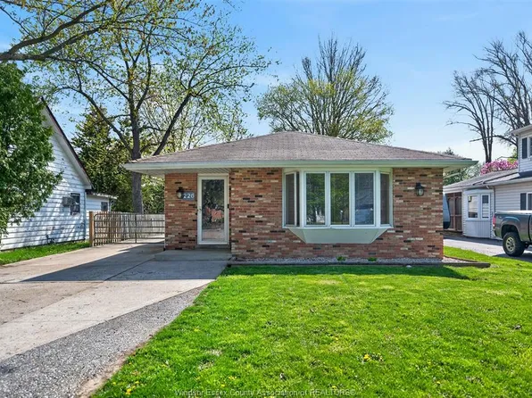 226 Edgewater Blvd, Tecumseh, ON N8N 2H2
