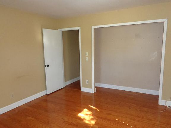 5th image of 2430 Sweetwater Dr
