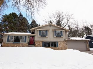 3714 Rolling View Dr, White Bear Lake, MN 55110