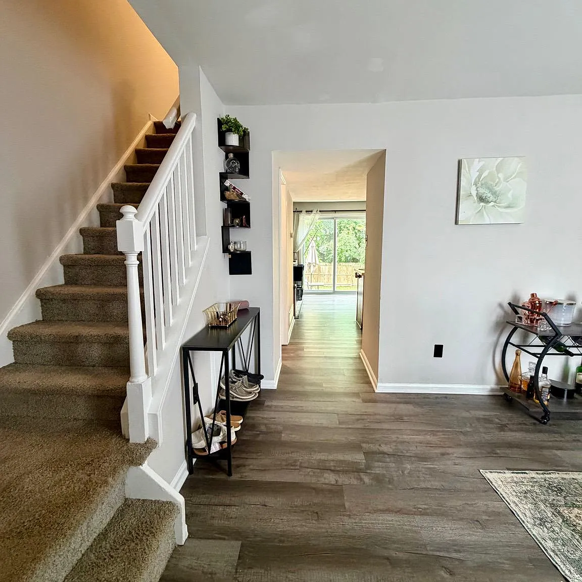 3 bed, 1.5 bath, 1150 sqft, $2,100 — Photo 2