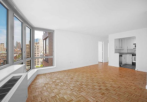 3rd image of 360 W 43rd St APT S22d
